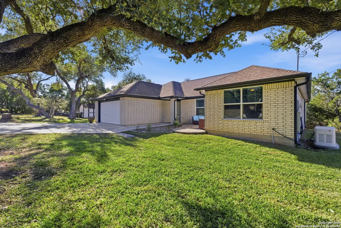 Photo of 2183 Hiline