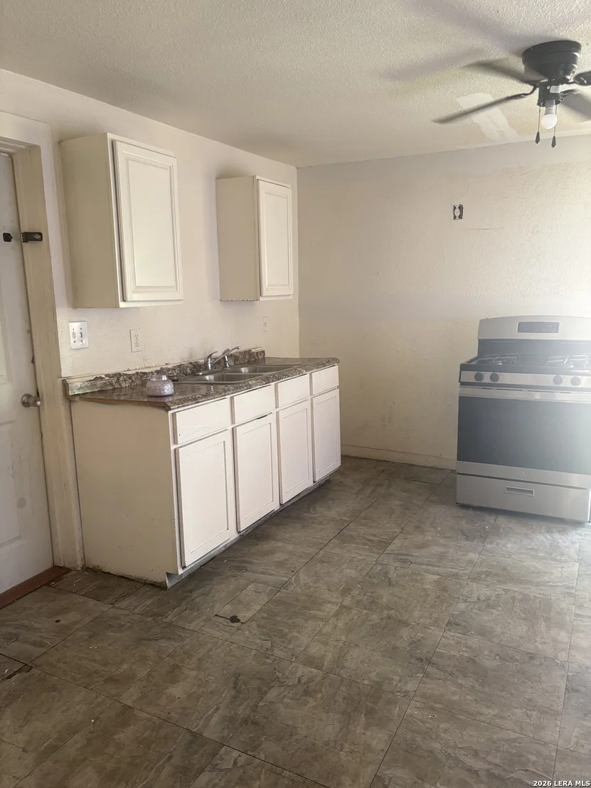 Photo of 1220 Romero