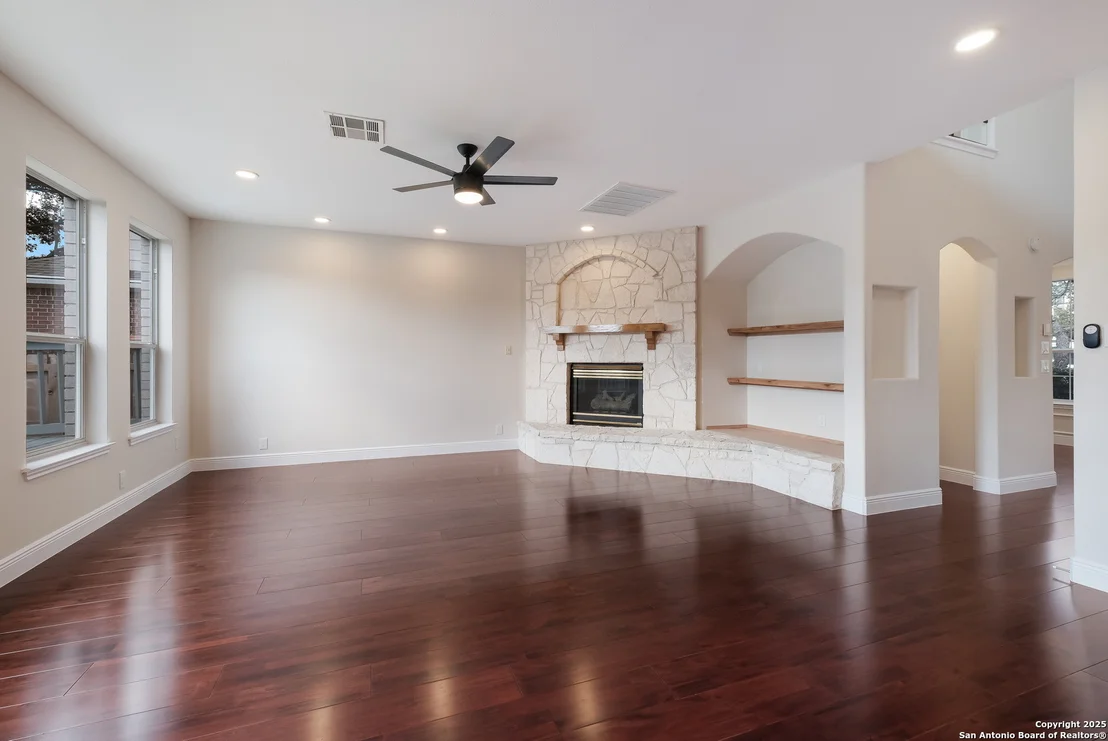 Photo of 726 Mello Oak