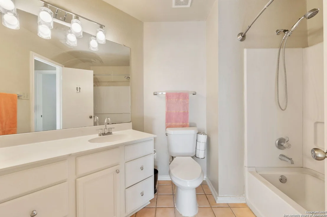 Photo of 7423 LEGEND POINT DR
