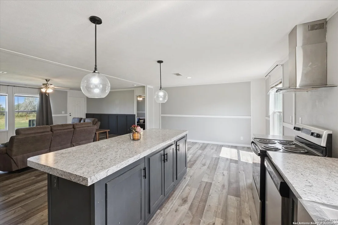 Photo of 385 Forest Oaks