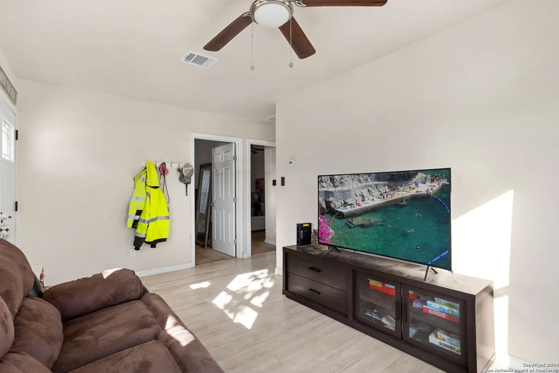 Photo of 425 W WRIGHT BLVD