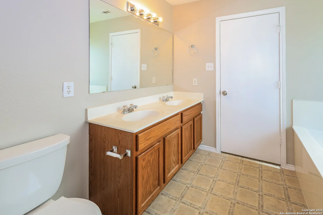 Photo of 10906 HILLSDALE LOOP