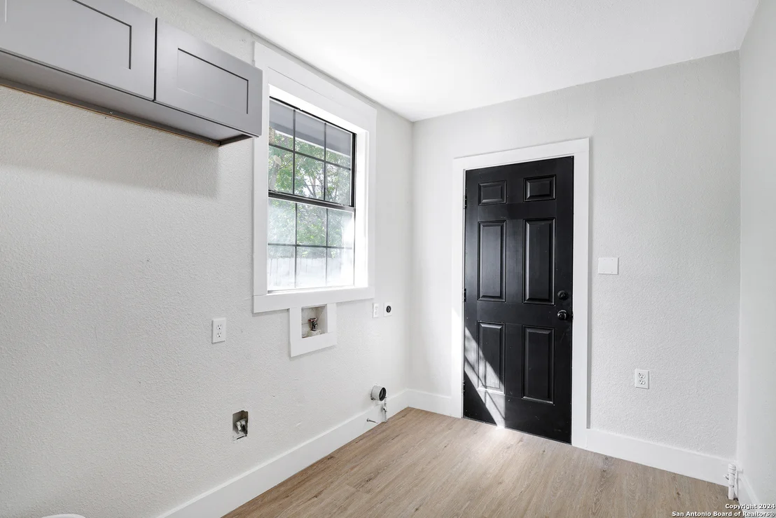 Photo of 1321 LEE HALL