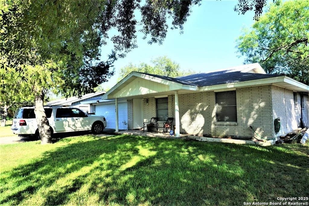 Photo of 1104 Yellowstone DR