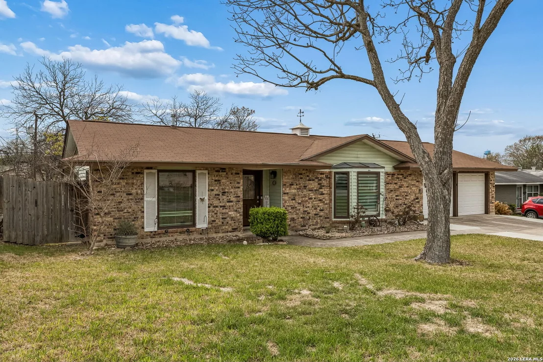 Photo of 218 Whispering Oaks