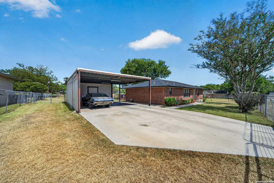 Photo of 325 WENDY LN