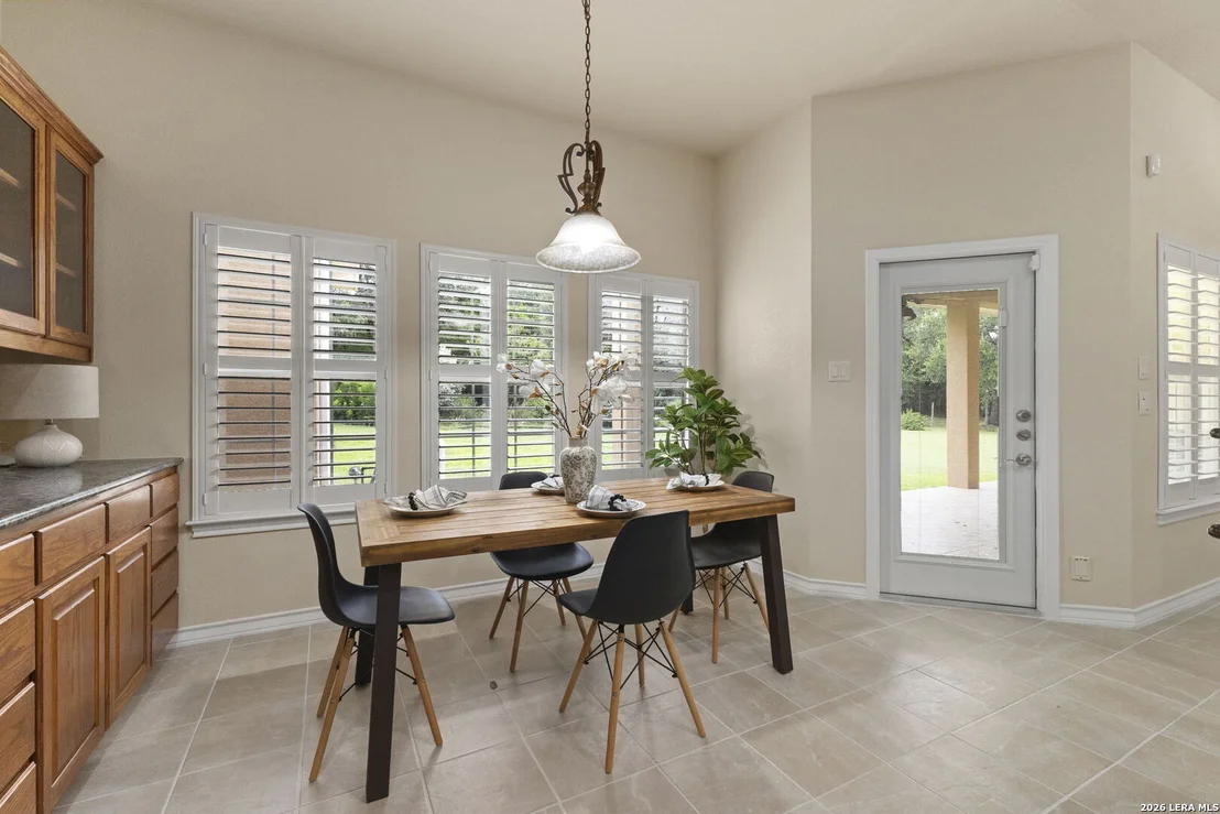 Photo of 128 Comal Oak