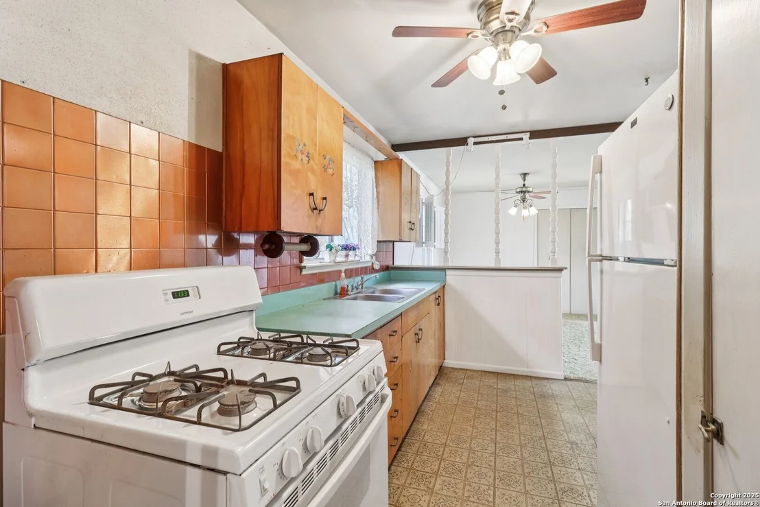 Photo of 5547 Middlefield Dr