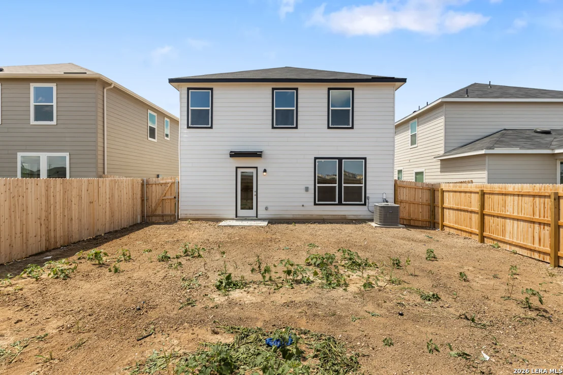 Photo of 13010 JEOPARDY AVENUE