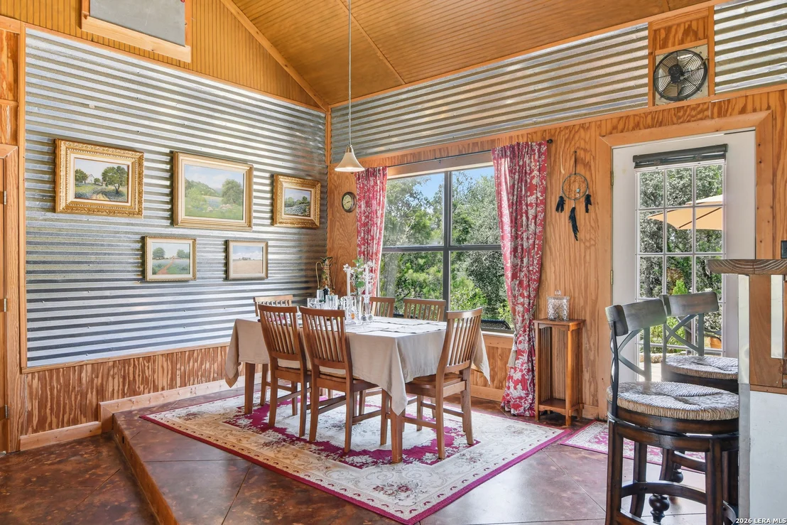 Photo of 423 KAHN RD