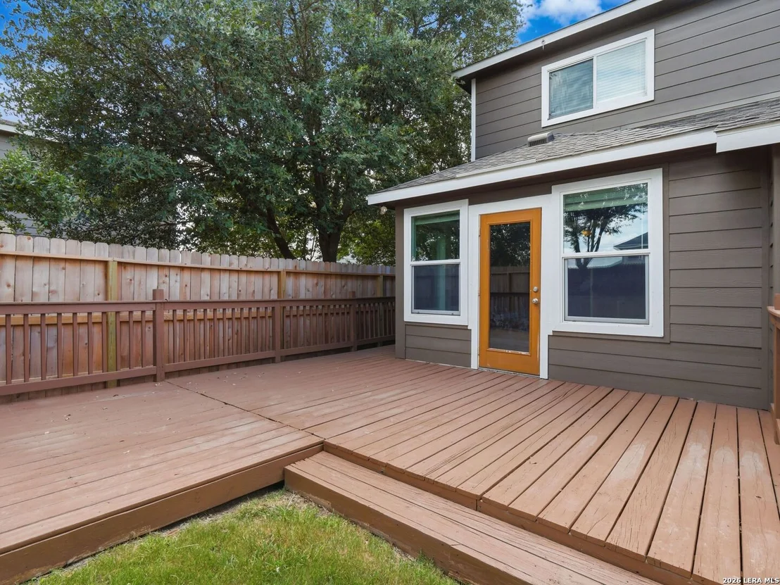 Photo of 414 WALNUT CRST