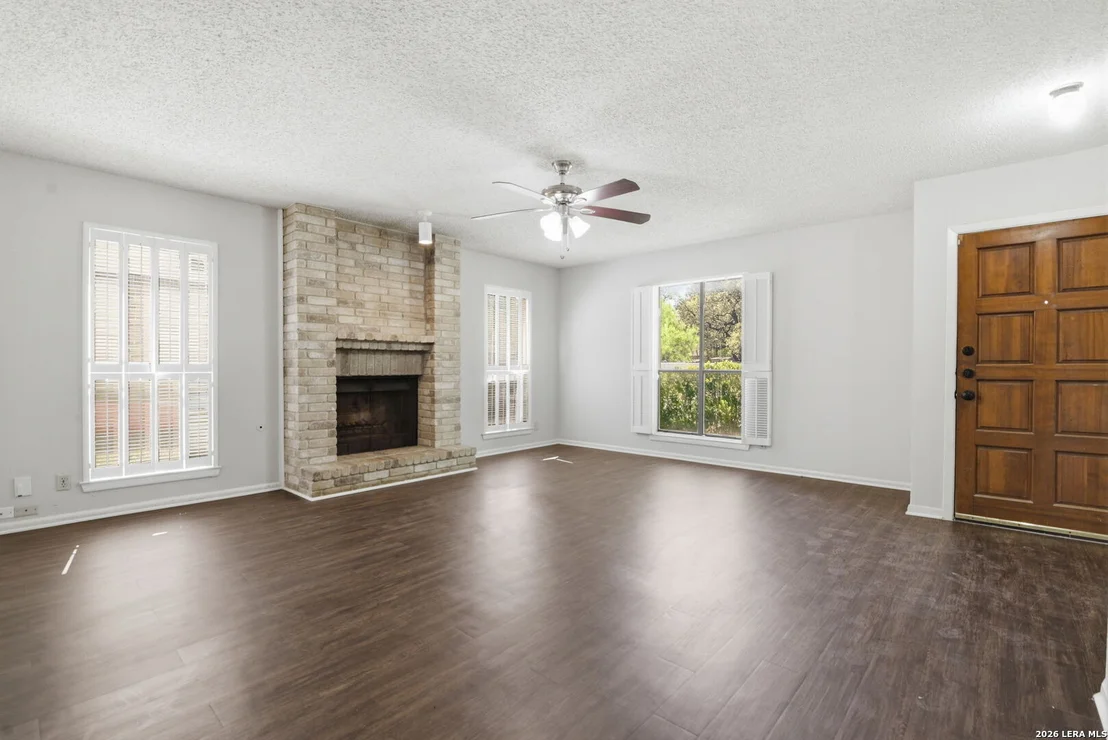 Photo of 2703 Red Tree