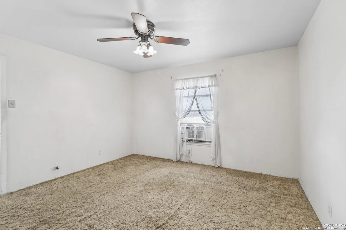 Photo of 5547 Middlefield Dr