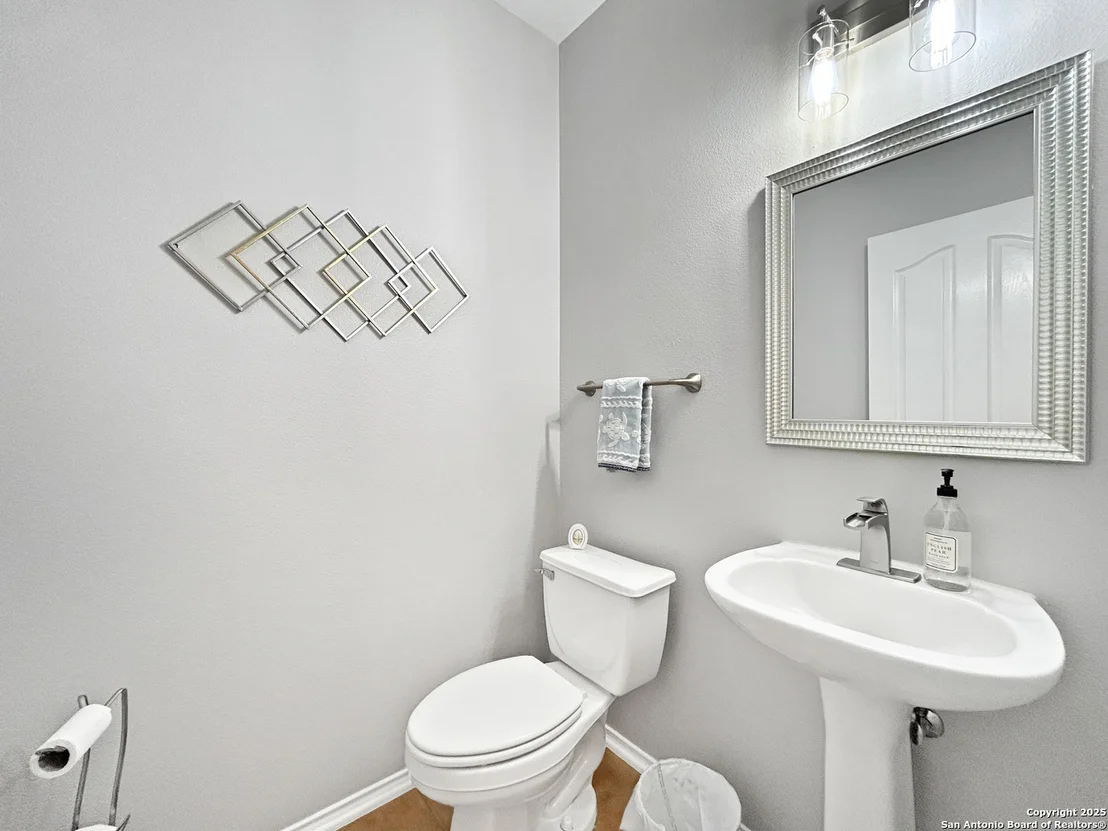 Photo of 1637 Circle Oak