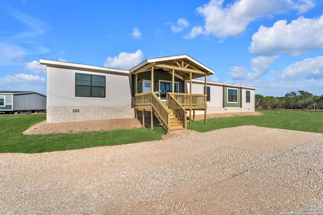 Photo of 379 Mahan Rd