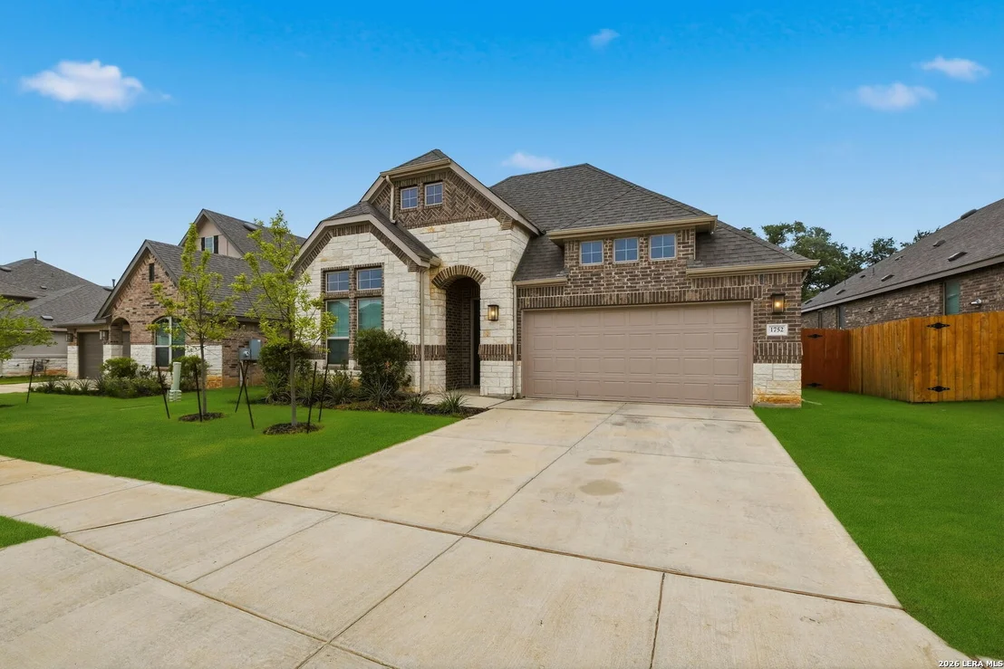 Photo of 1752 Heritage Maples