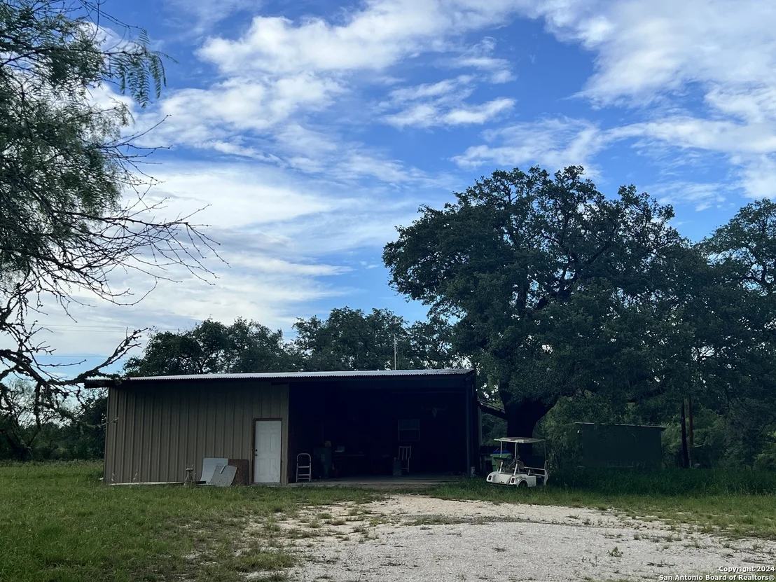 Photo of 290 River Oaks
