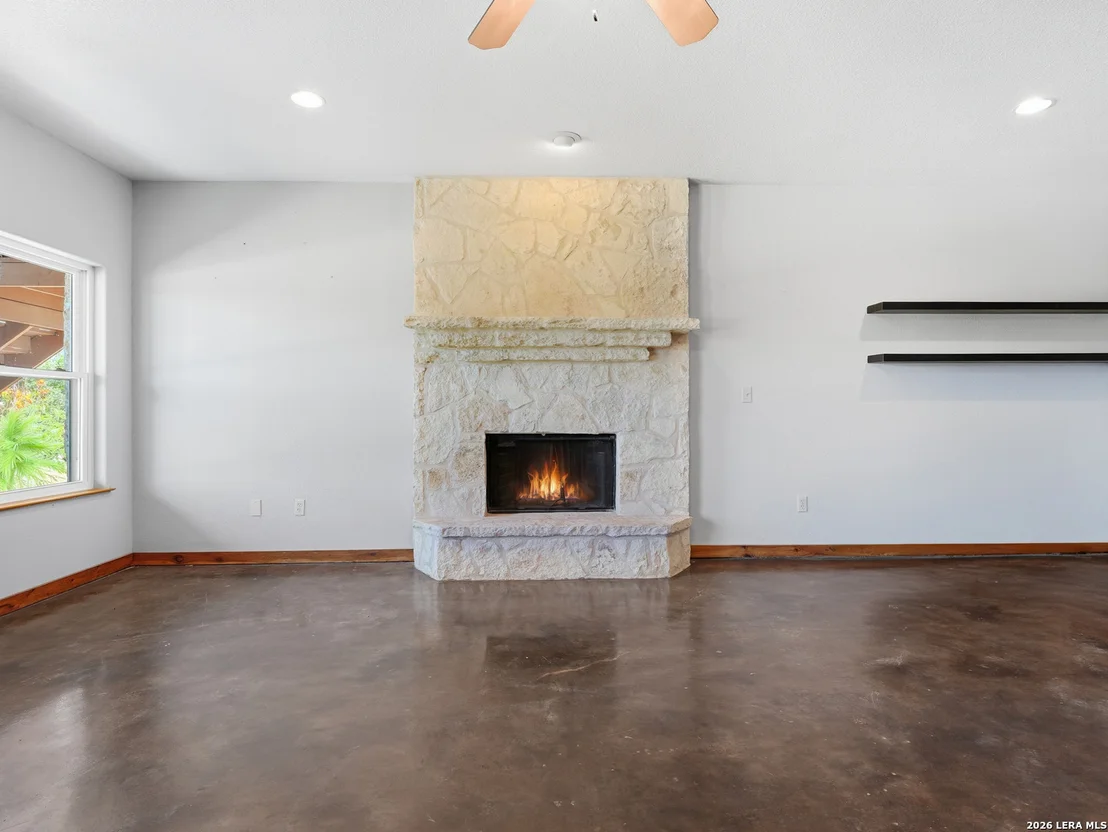 Photo of 412 Bear Springs Trl