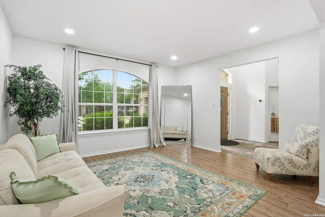 Photo of 21139 Simi Valley Dr