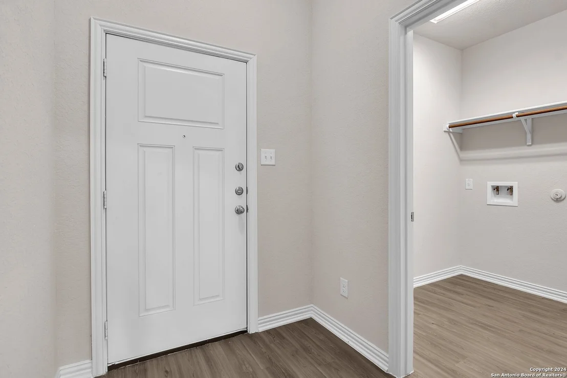 Photo of 5515 Devils Gate