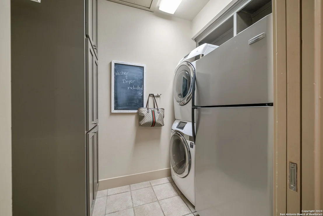 Photo of 8 Benchwood Cir