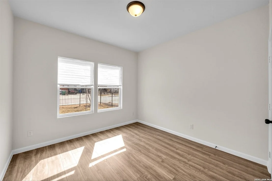 Photo of 531 Sunglo