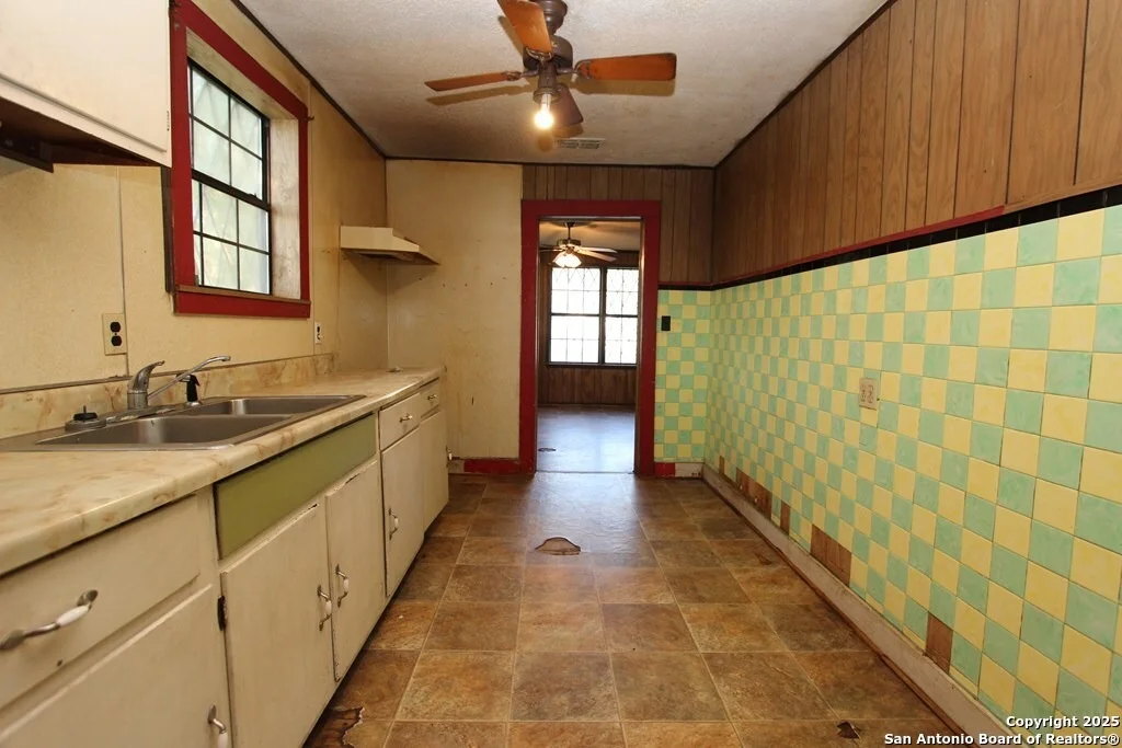 Photo of 909 N Ave B