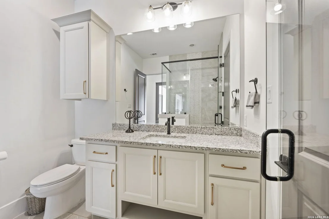 Photo of 979 Belle Oaks