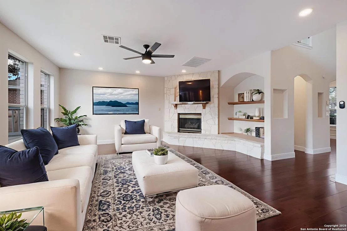 Photo of 726 Mello Oak
