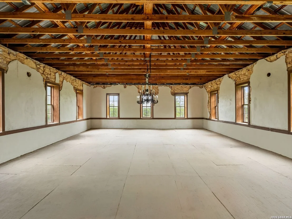 Photo of 426 RANCH ROAD 962 E