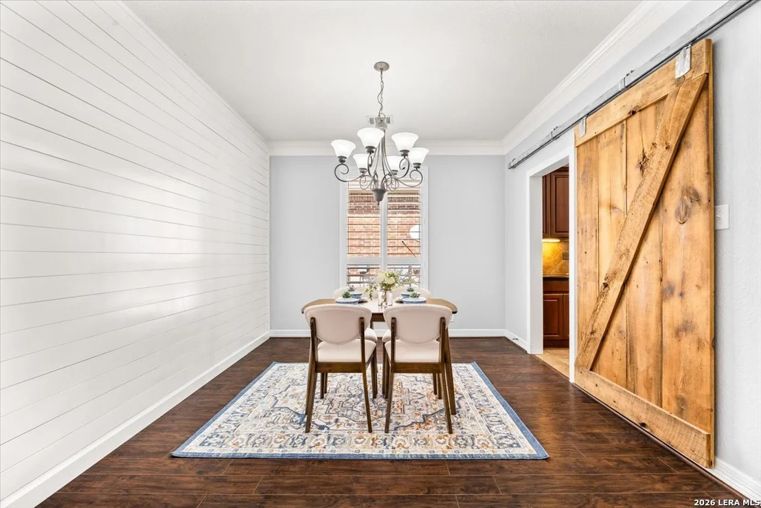 Photo of 430 White Cyn