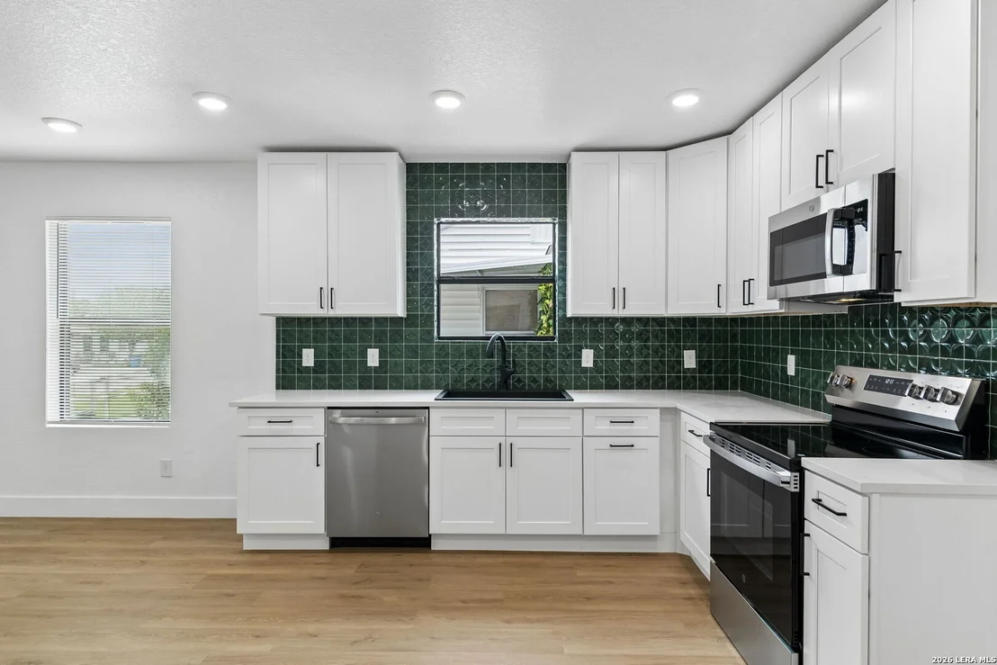 Photo of 923 CHICAGO BLVD