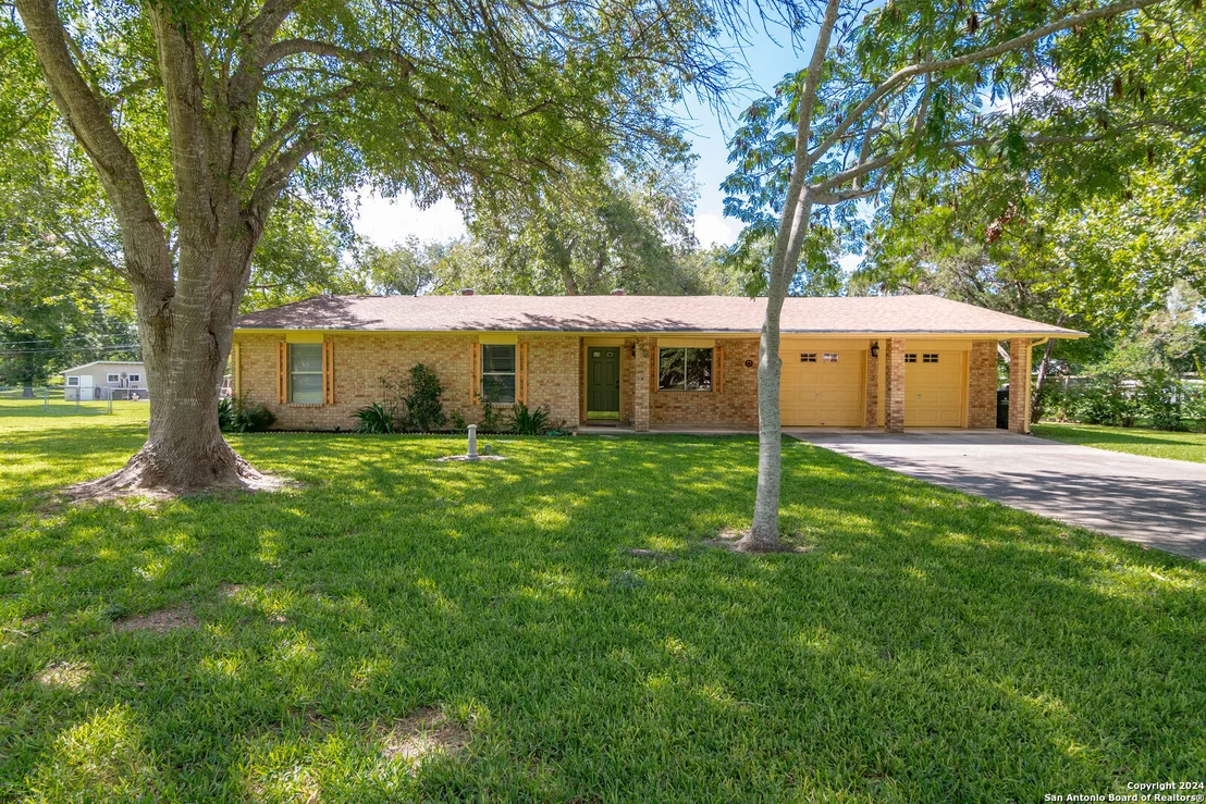Photo of 129 NUECES LN