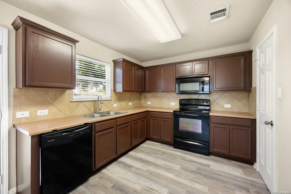 Photo of 2116 Sinclair