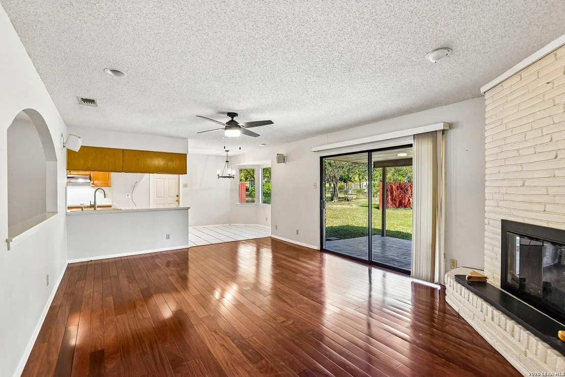 Photo of 8714 MIDCROWN DR