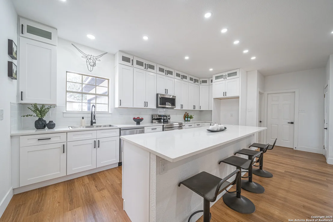 Photo of 122 PALM CIR