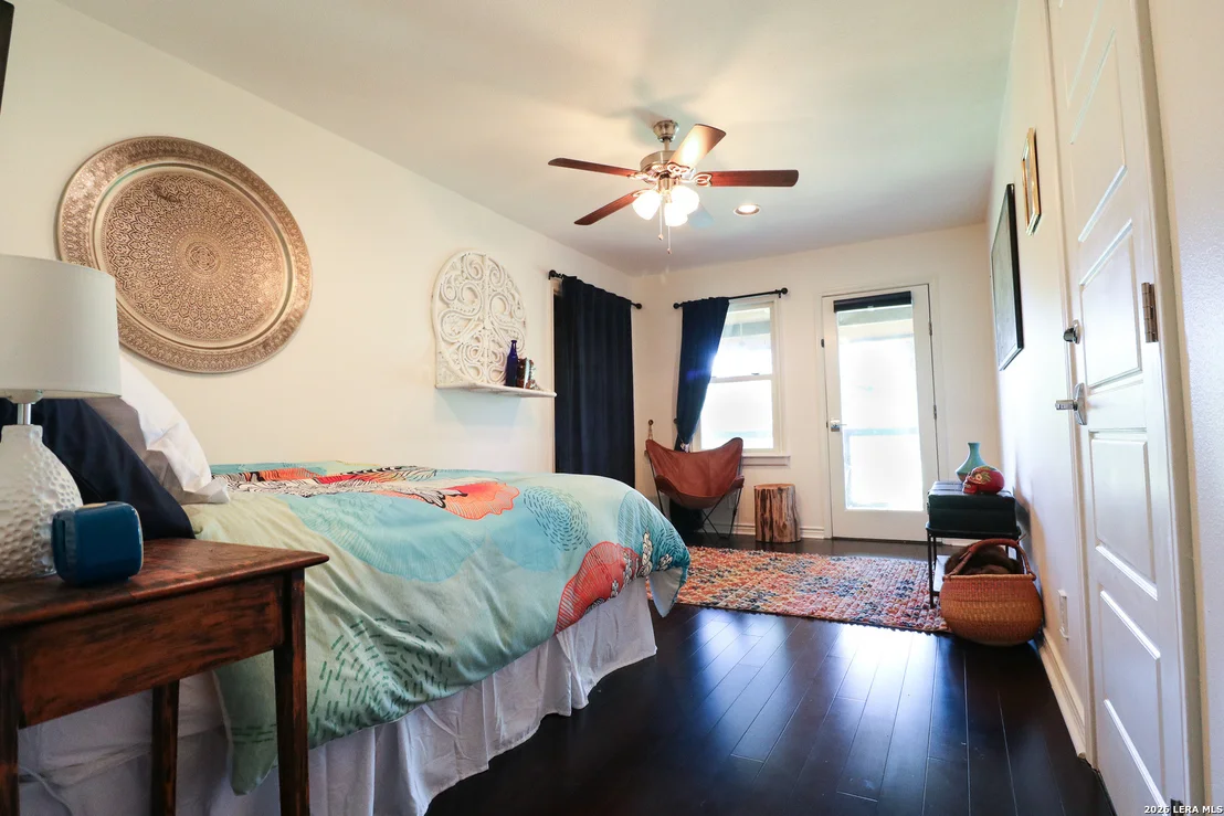 Photo of 810 Oakwood