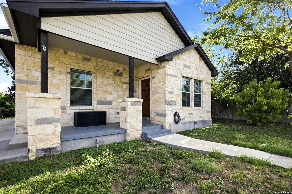 Photo of 212 W Baylor
