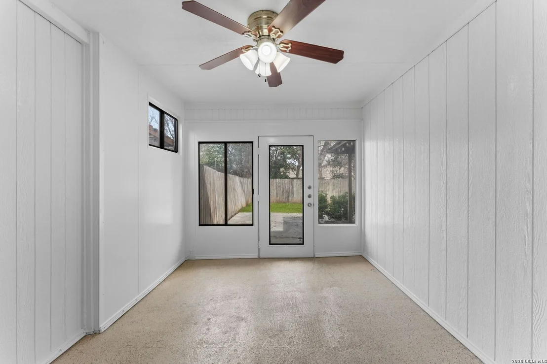 Photo of 11862 Gallery View