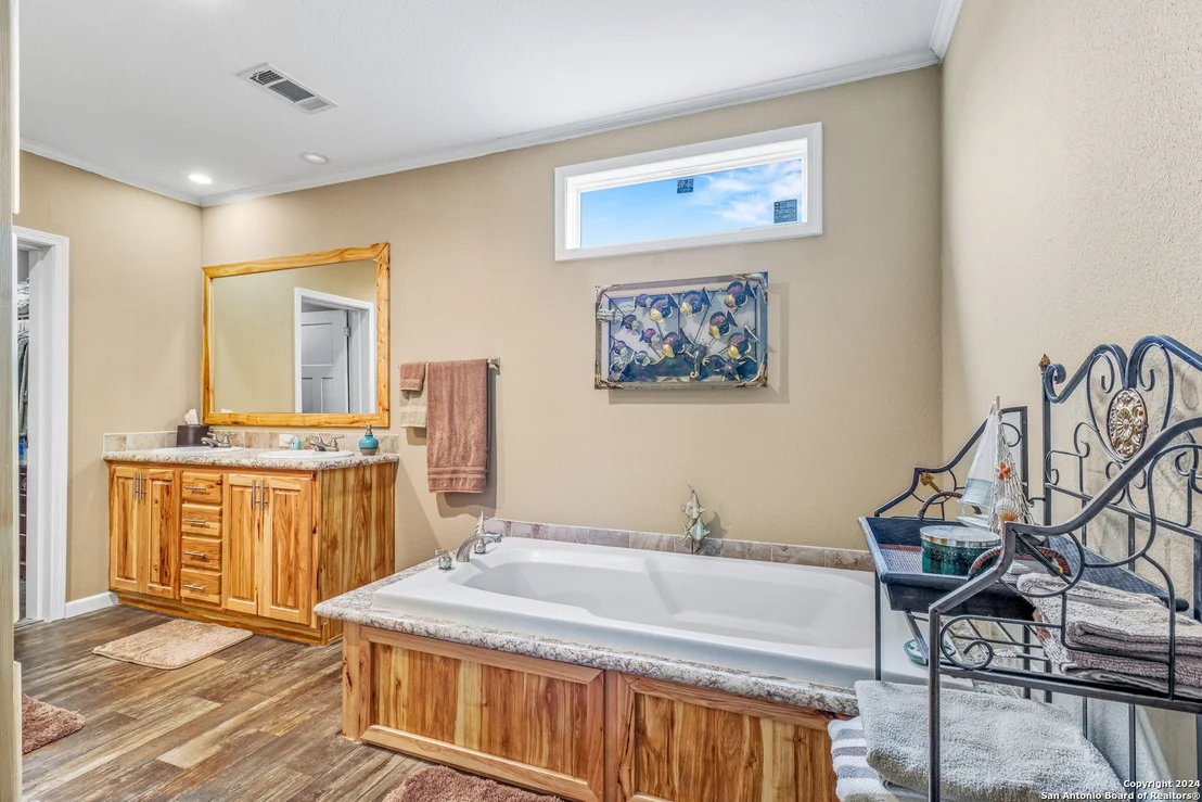 Photo of 609 Country Trail