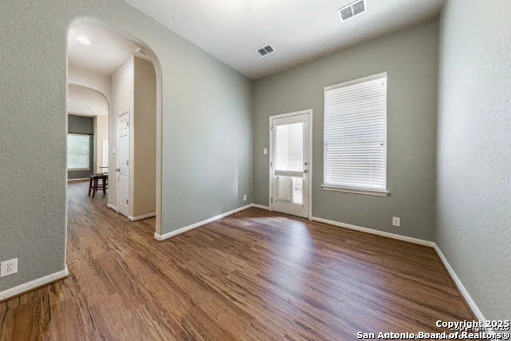 Photo of 1210 Magellan