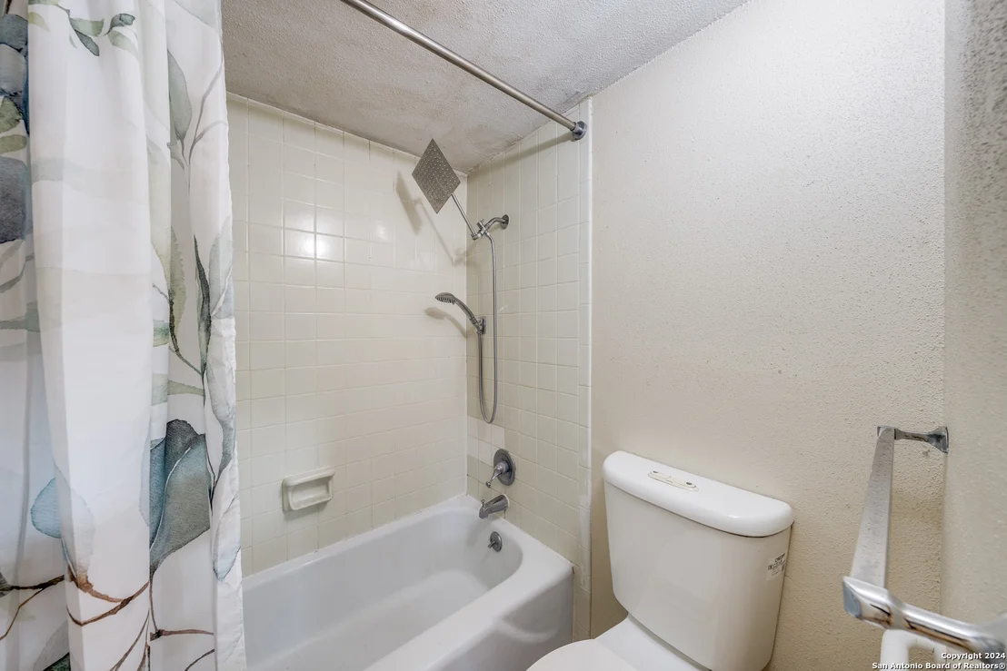 Photo of Unit 40A at 8915 Datapoint Dr