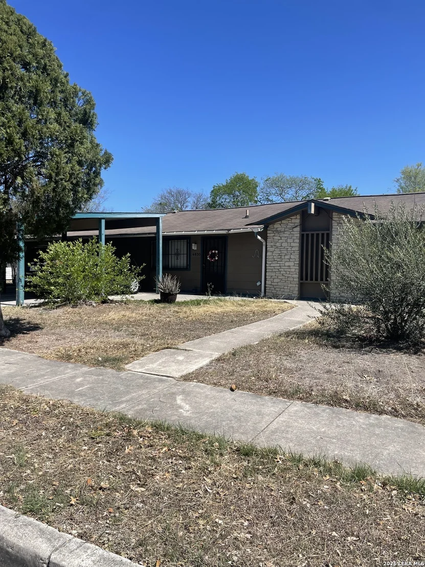 Photo of 4830 Castle Bridge