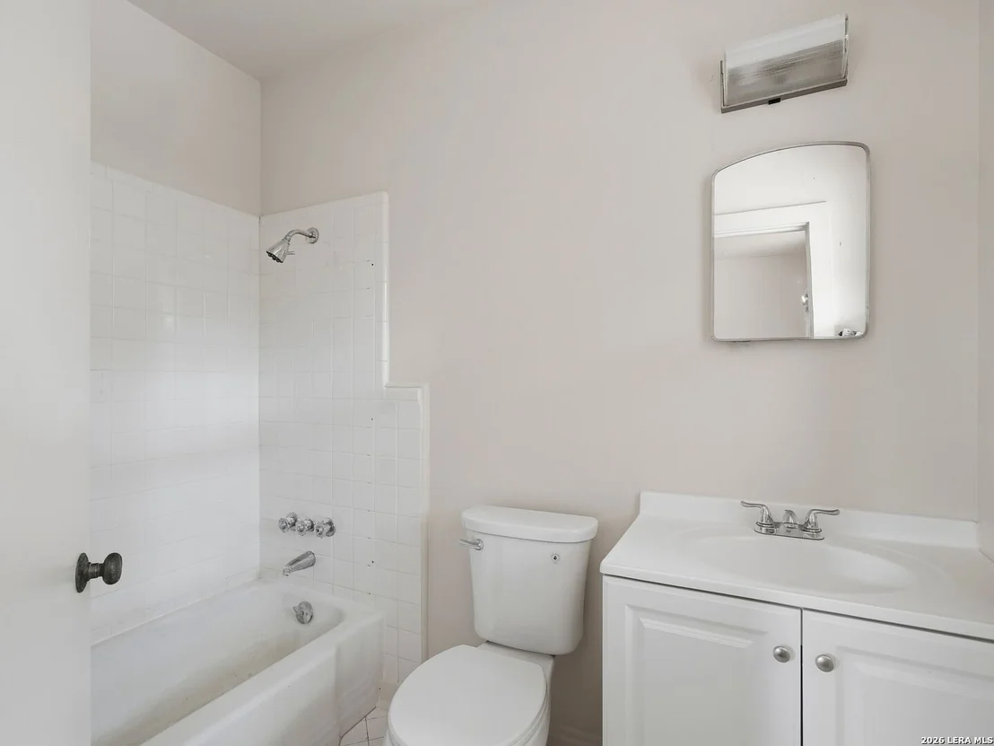 Photo of 122 LABURNUM DR
