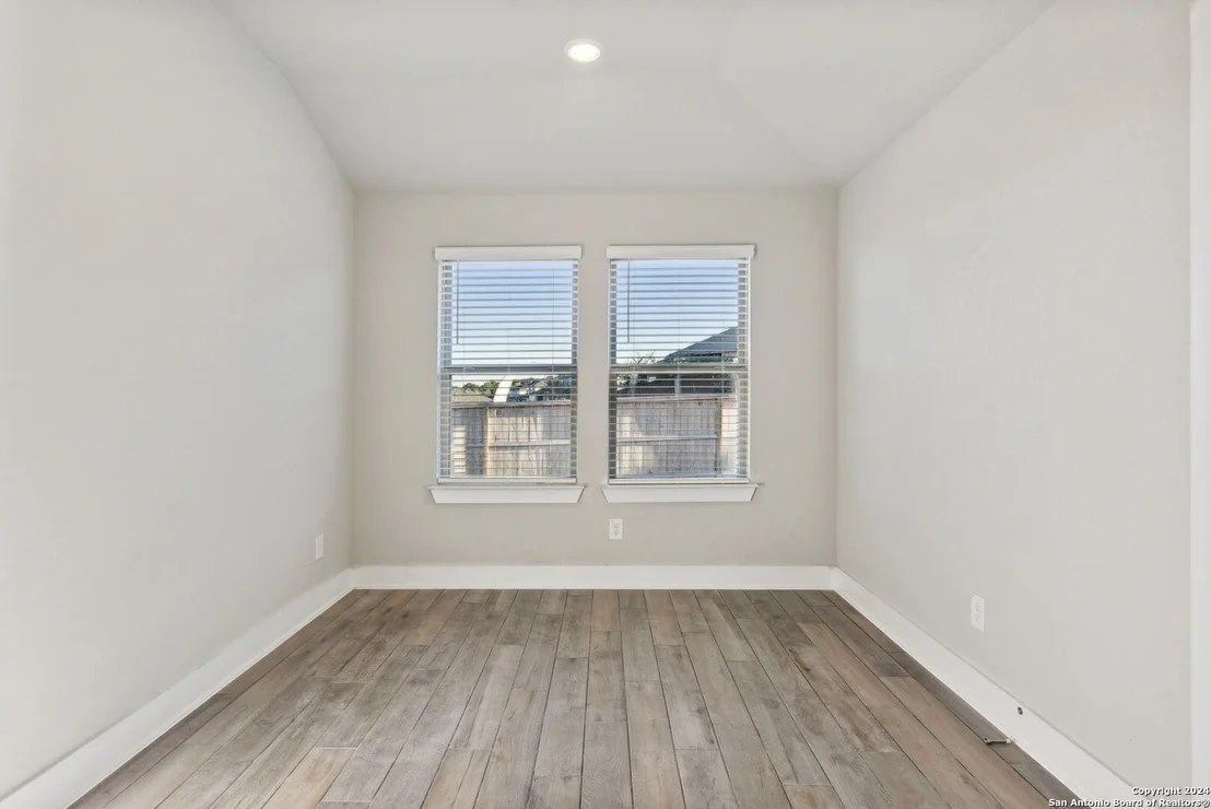 Photo of 6406 Comanche Sky