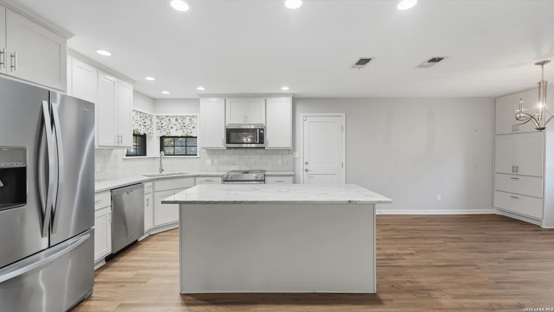 Photo of 132 W Outer Dr