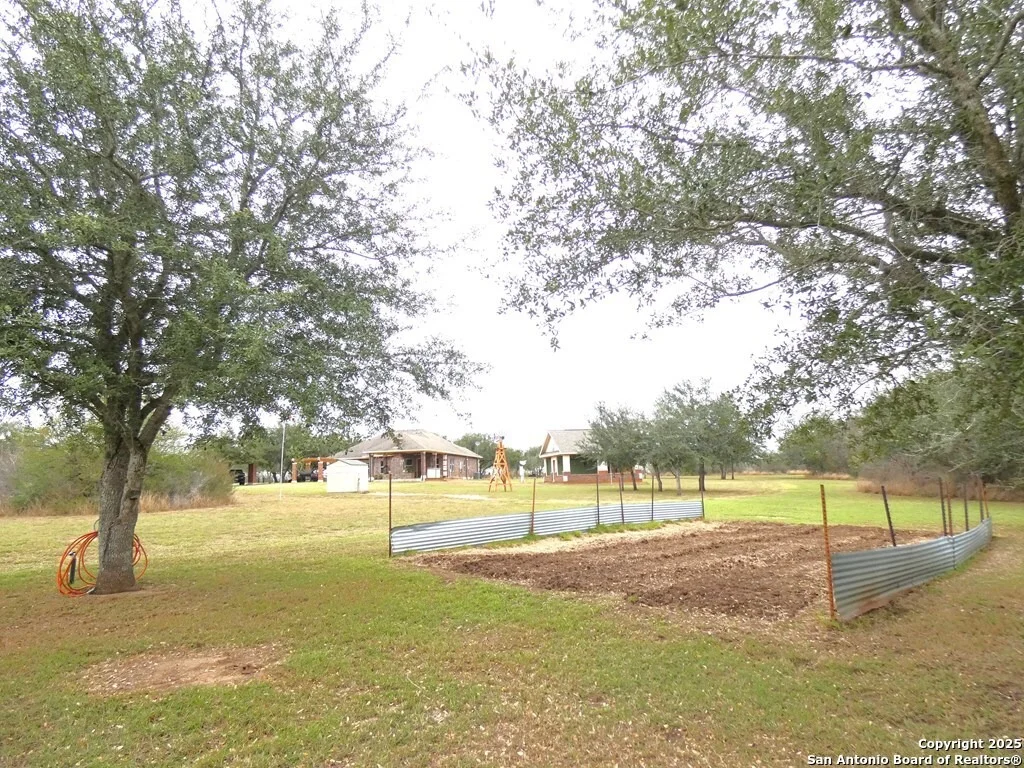 Photo of 283 Live Oak Rd