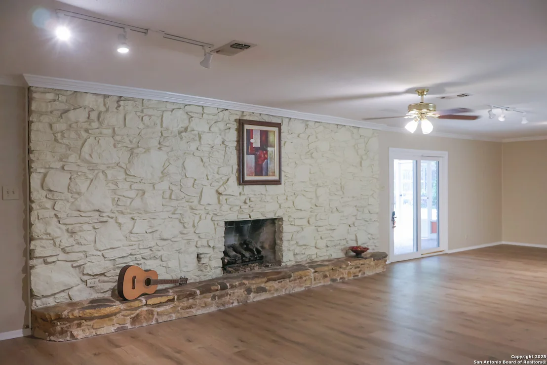 Photo of 405 Kimberly Dr