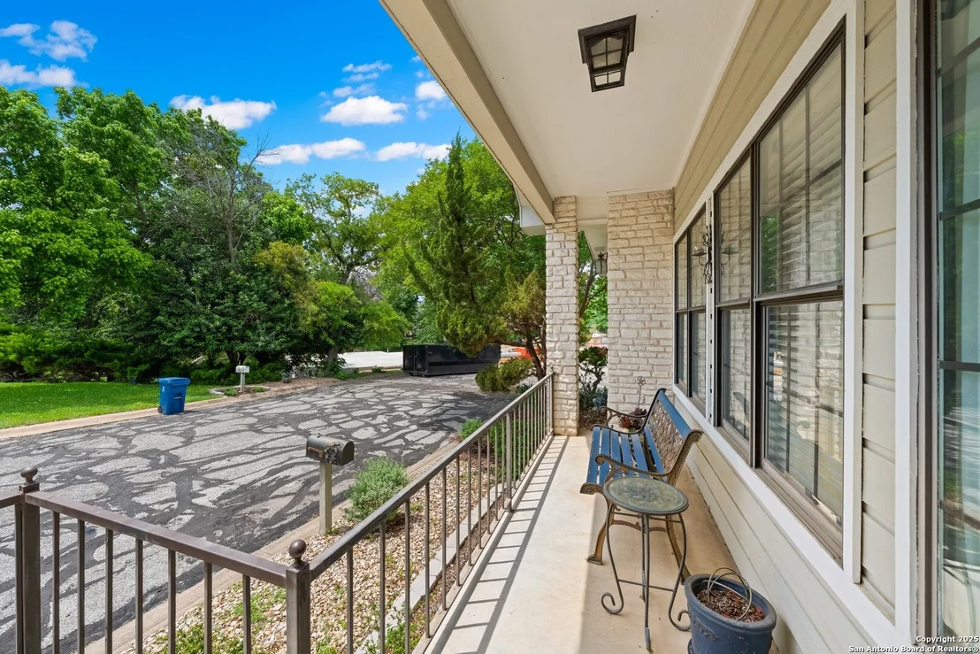Photo of 239 Old Oaks